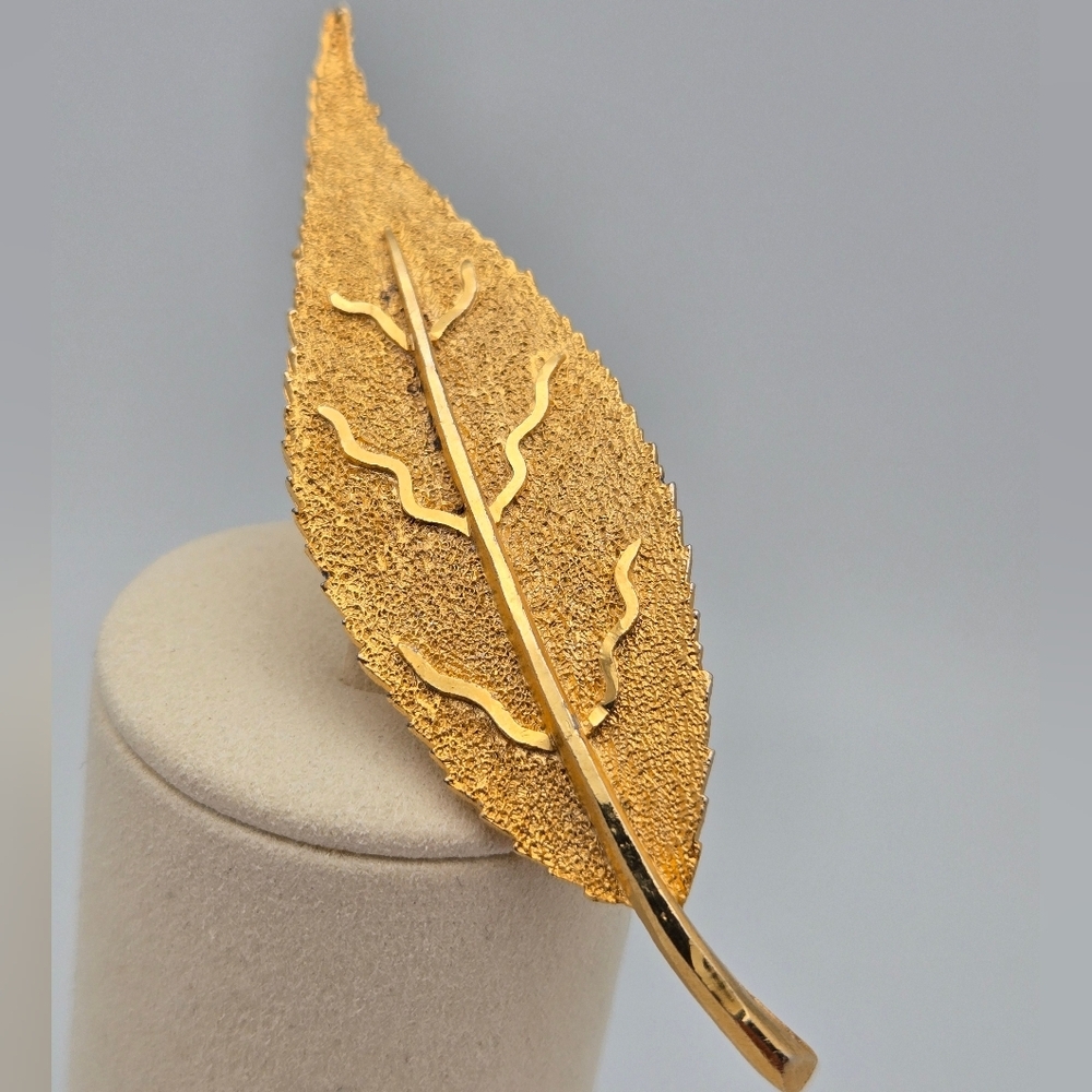 Leaf Brooch Vintage Textured Gold-Tone Pin Fall Accessory Nature Jewelry